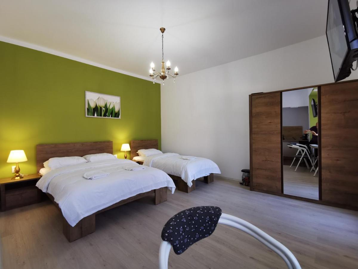 Ambient Deluxe Apartman Gyula Esterno foto