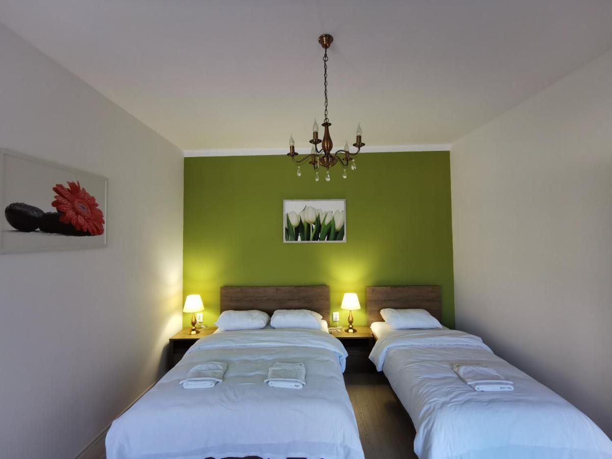 Ambient Deluxe Apartman Gyula Esterno foto