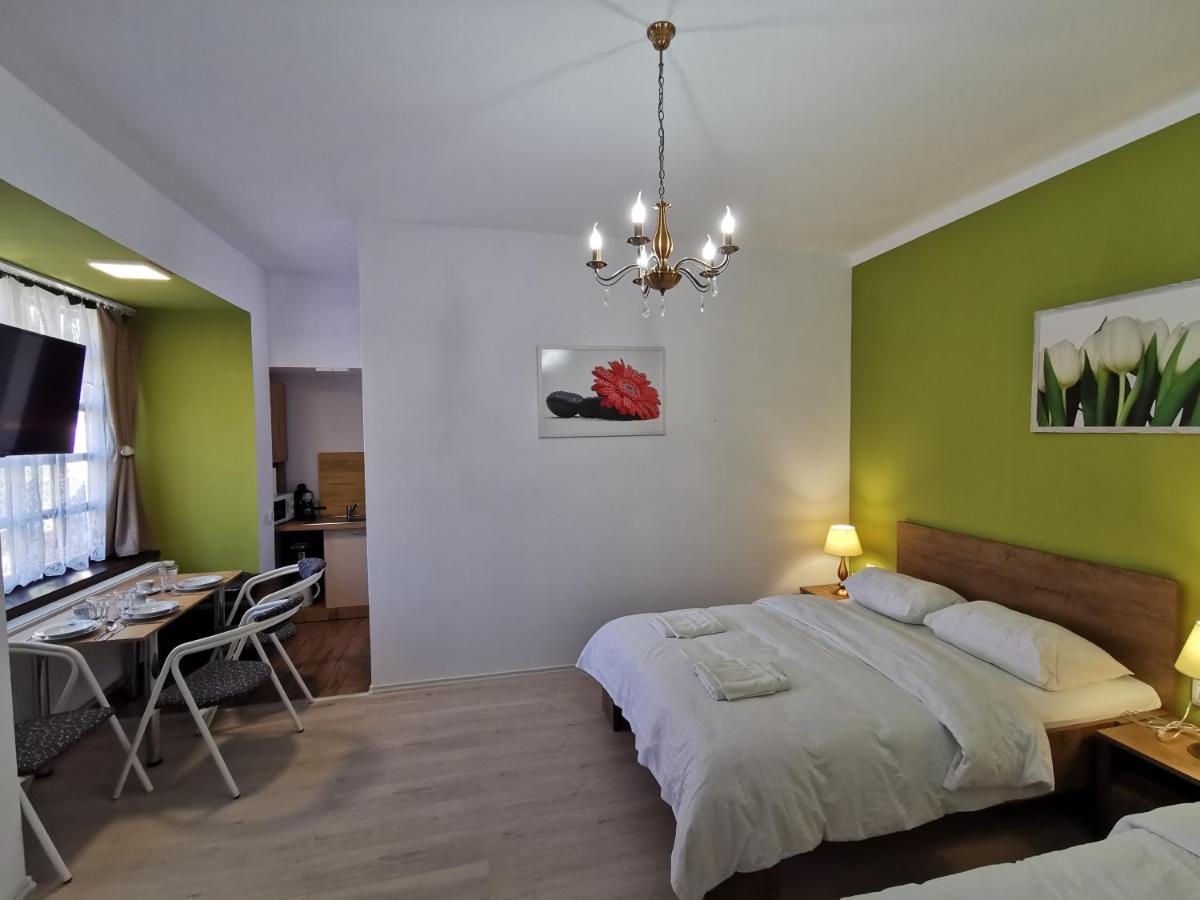 Ambient Deluxe Apartman Gyula Esterno foto