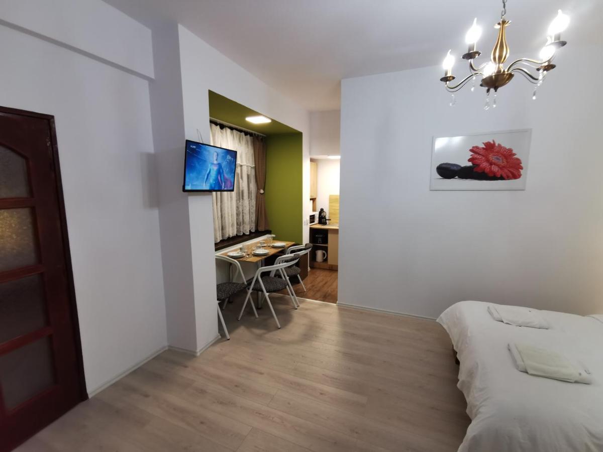 Ambient Deluxe Apartman Gyula Esterno foto